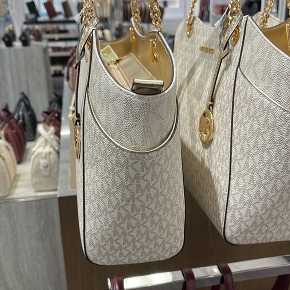 MICHAEL KORS 
Jet Set Travel Large Signature Chain Shoulder Tote Bag
Pale Gold - Picture 11 of 16